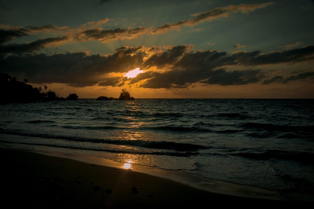 coucher de soleil à la plage